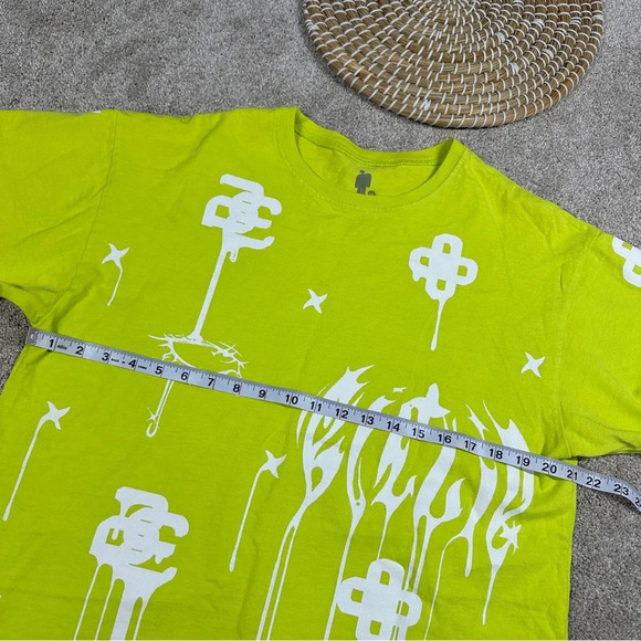 Urban Outfitters Billie Eilish Exclusive Allover Print Tee Baggy Neon Green L - Picture 12 of 16